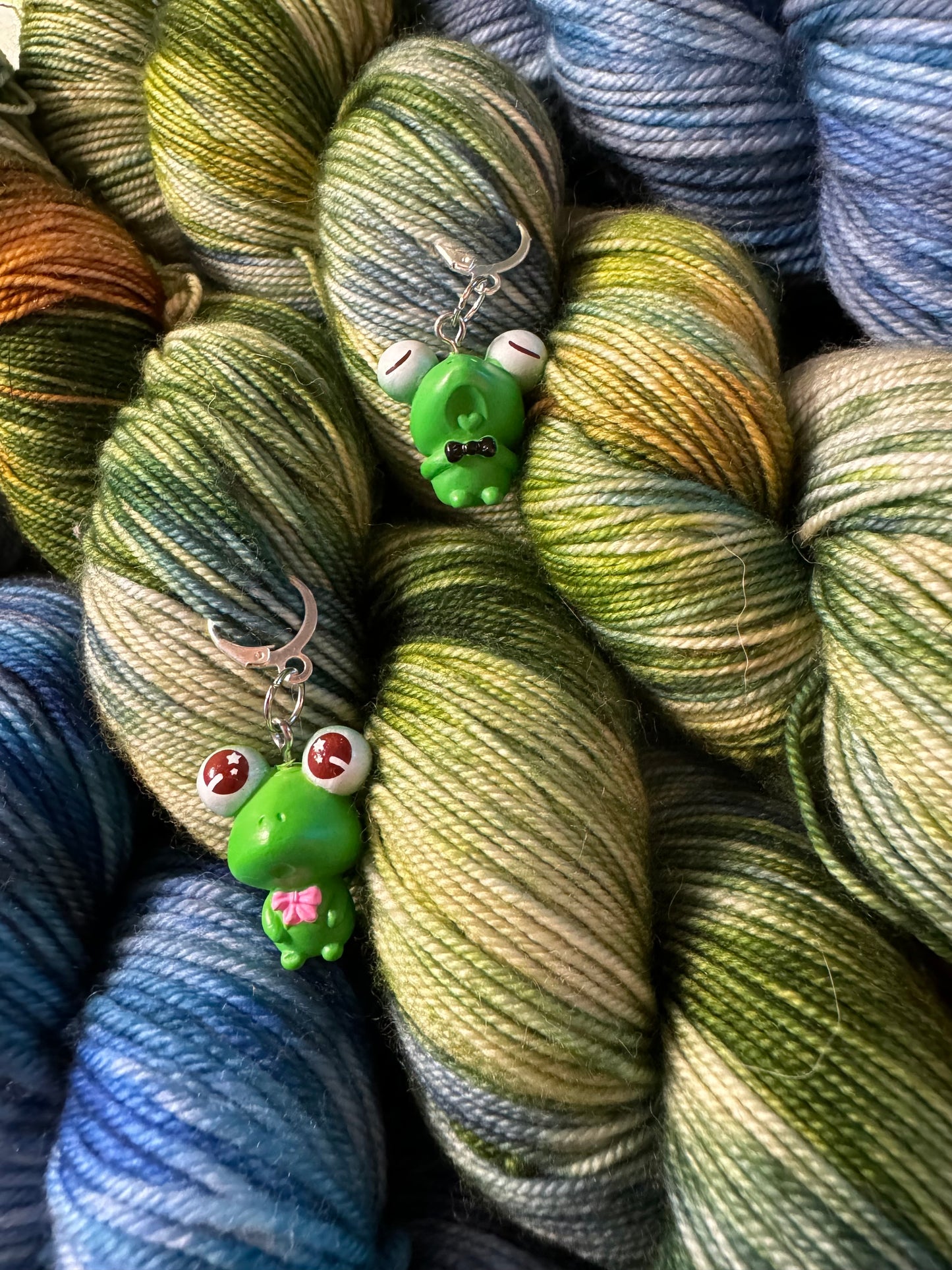 Pink and Black frog Stitch Markers